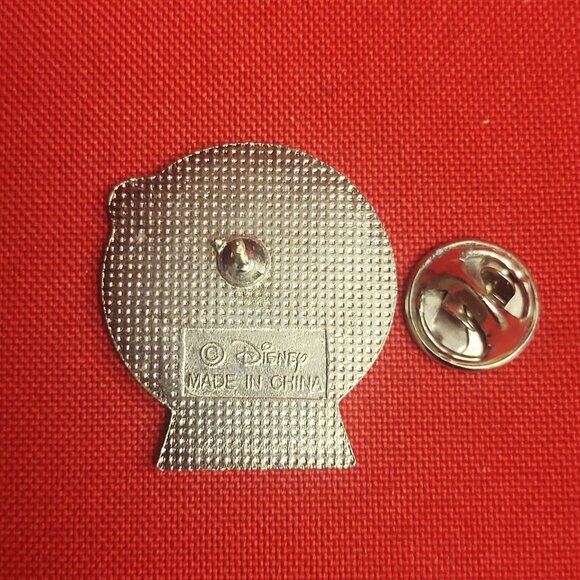 Disney American Express White Glove Treatment Pin - Picture 3 of 6